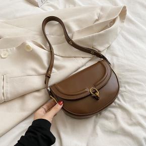 Elgent moon shape high quality PU leather fashion handbag 
